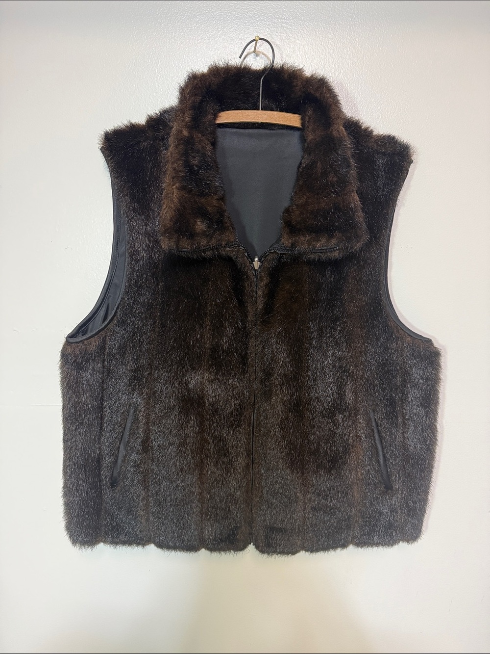 Classic Woman’s Dark Brown Faux Fur Vest reversible Black sz l/xl like New